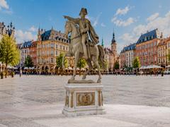 Statuen (V15NWS30236 ) Statuen (V15NWS30236 )